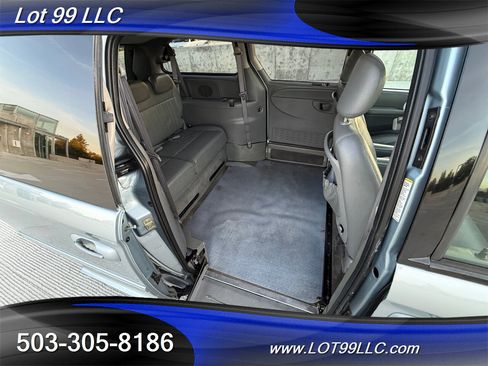 Used 2005 Chrysler Town & Country Touring w/ Luxury Group image 37