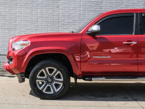 Used 2016 Toyota Tacoma Limited w/ Towing Package RWD image 12