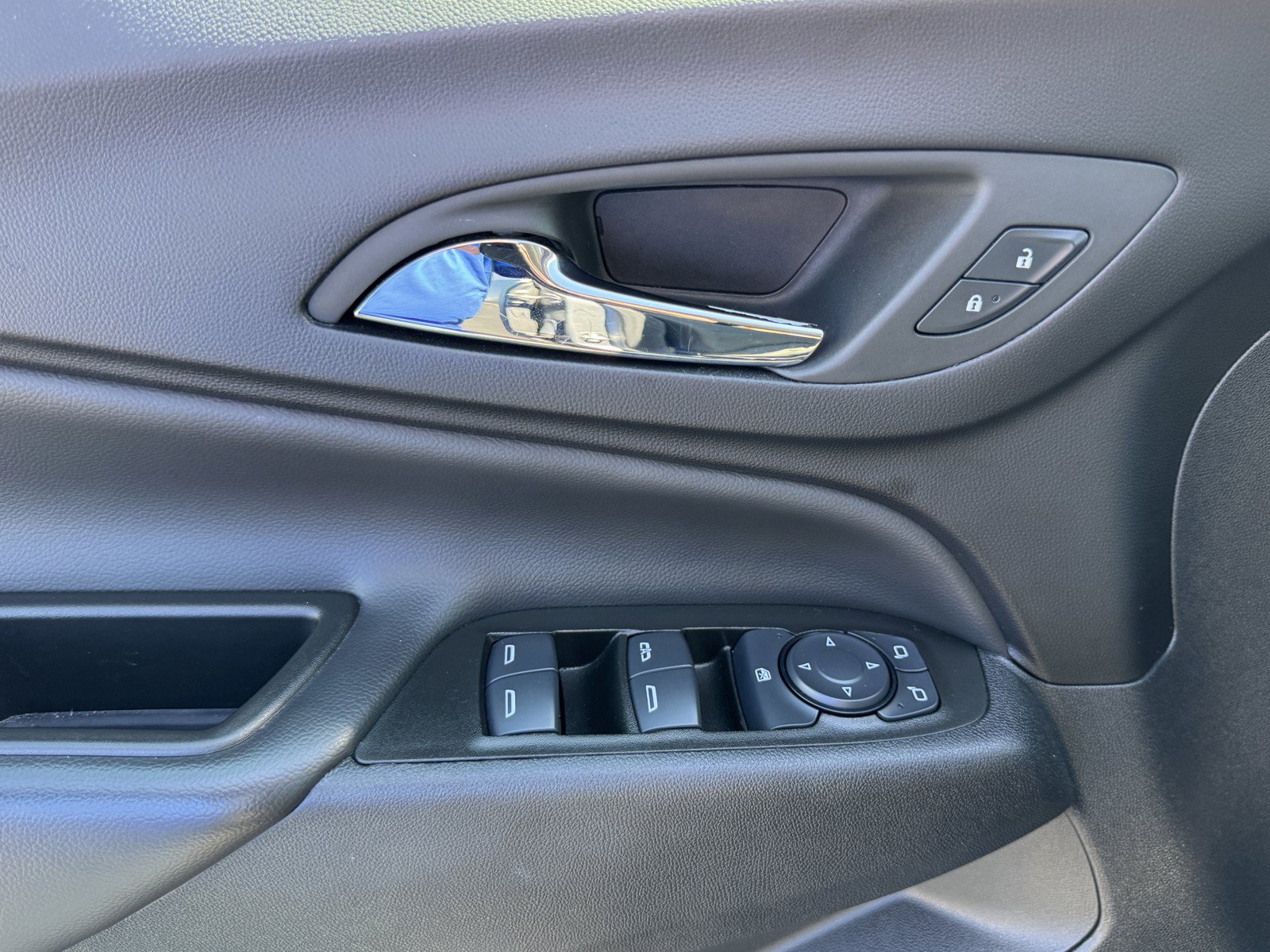 Used 2024 Chevrolet Equinox LT FWD image 16