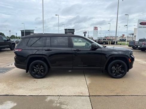 Used 2023 Jeep Grand Cherokee L Limited w/ Luxury Tech Group II AWD/4WD image 3