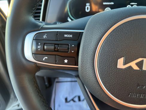 Used 2025 Kia Sportage EX w/ Premium Package image 19