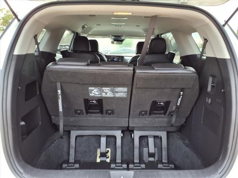 Used 2024 Kia Carnival LX image 11