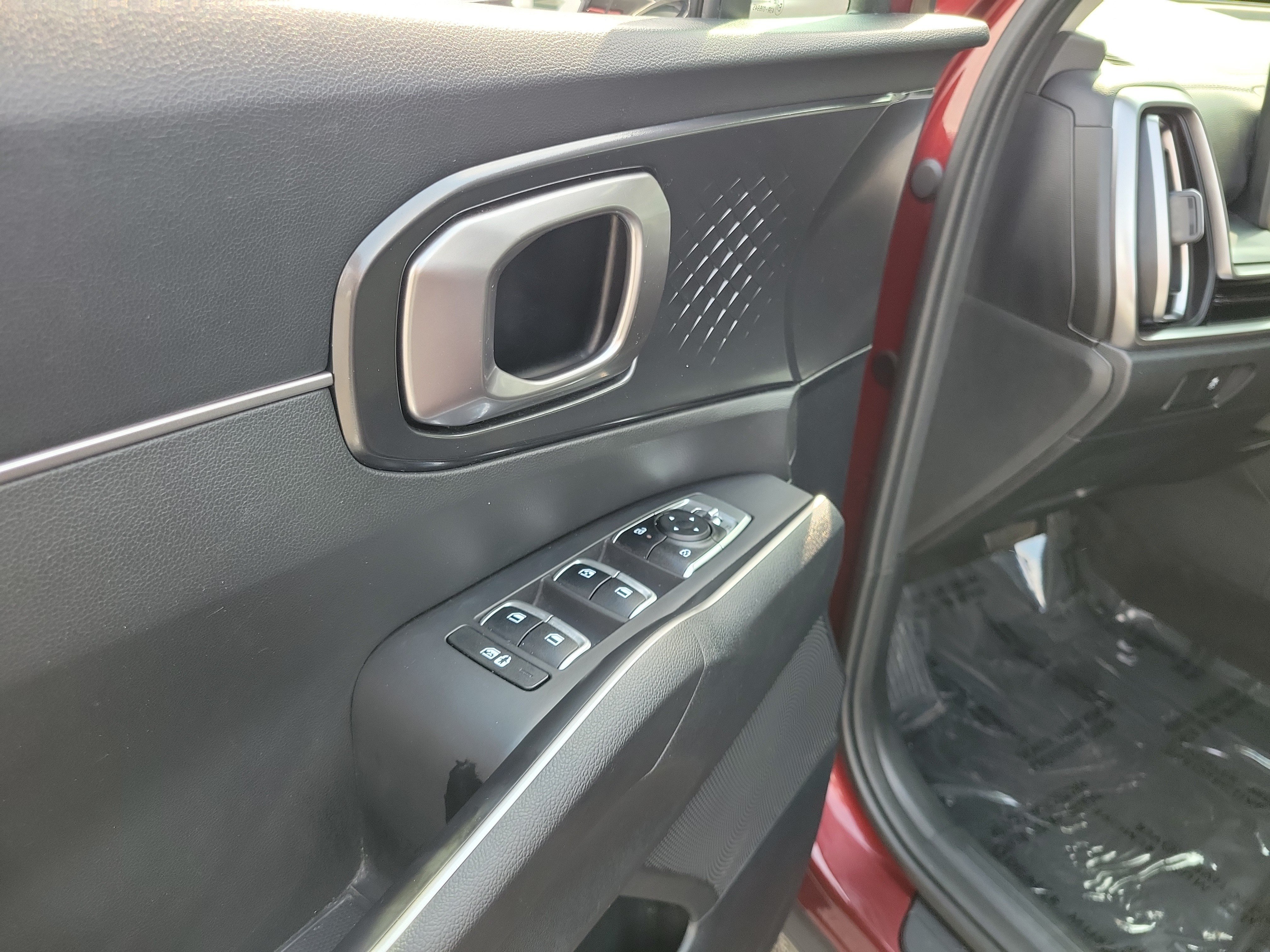 Used 2025 Kia Sorento LX FWD image 18