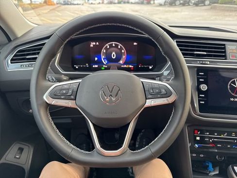 New 2024 Volkswagen Tiguan SE image 18