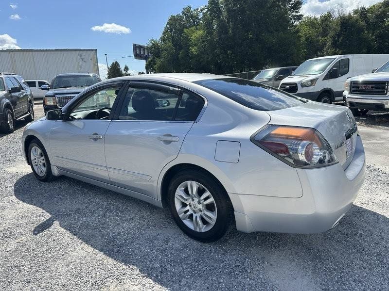 Used 2010 Nissan Altima 2.5 SL w/ SL Pkg FWD image 2