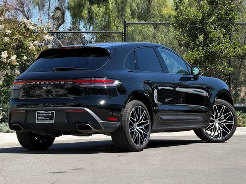Certified 2026 Porsche Macan AWD/4WD image 7