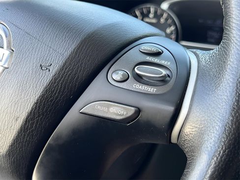 Used 2020 Nissan Pathfinder Platinum image 30