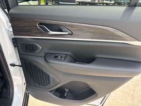 New 2026 Jeep Grand Cherokee Limited RWD image 28