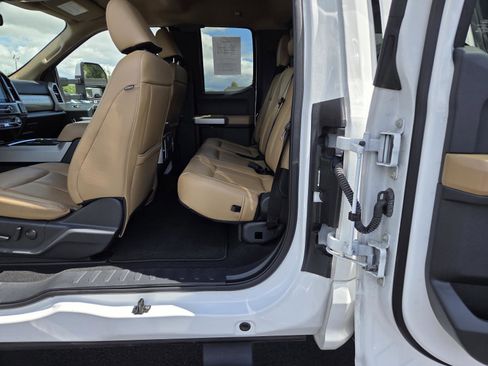 Used 2022 Ford F250 Lariat w/ Lariat Value Package AWD/4WD image 13
