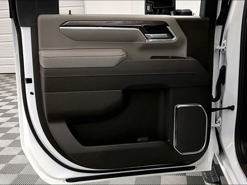 Used 2025 Chevrolet Silverado 2500 LTZ w/ LTZ Convenience Package image 22