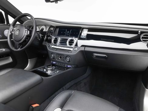 Used 2019 Rolls-Royce Dawn RWD image 2