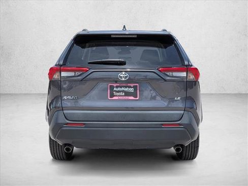 Used 2021 Toyota RAV4 LE FWD image 7