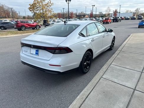 New 2025 Honda Accord SE image 4