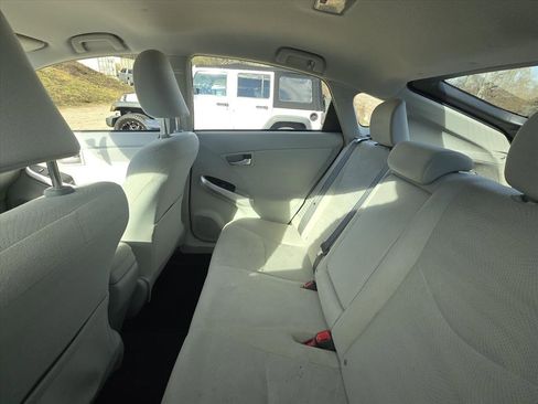 Used 2015 Toyota Prius Four image 6