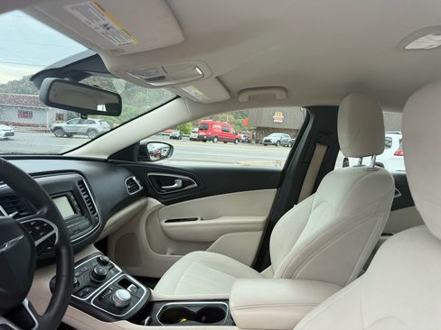 Used 2015 Chrysler 200 Limited image 28