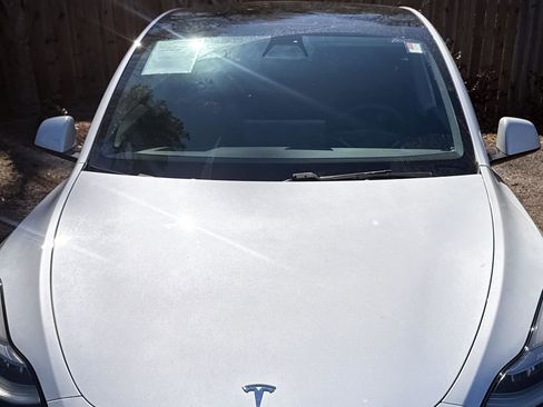 Used 2020 Tesla Model Y Long Range image 18