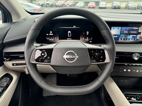 Used 2025 Nissan Murano SV image 7