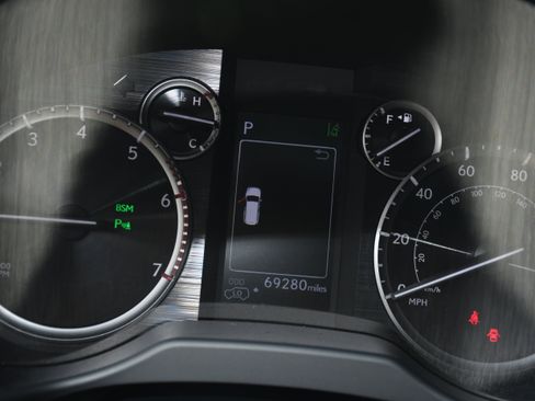 Used 2020 Lexus GX 460 Luxury w/ Luxury Sport Package AWD/4WD image 15