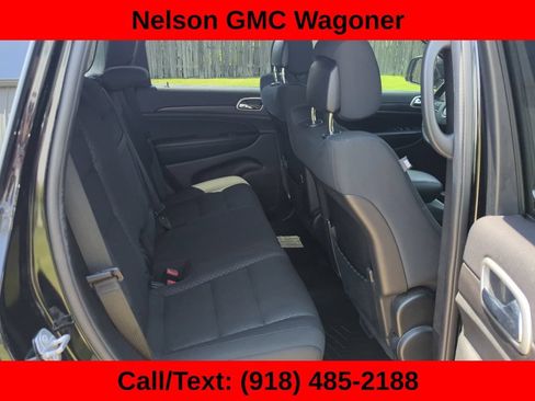 Used 2018 Jeep Grand Cherokee Laredo AWD/4WD image 17