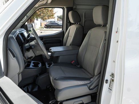 Used 2020 Nissan NV 2500 SV image 32