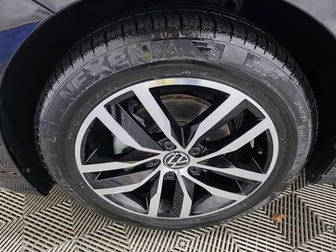 Certified 2025 Volkswagen Jetta SE image 10