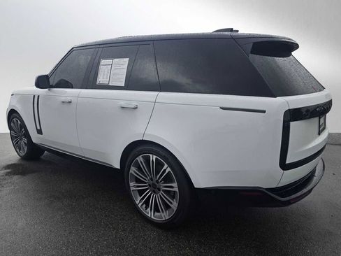 Used 2022 Land Rover Range Rover SE image 3
