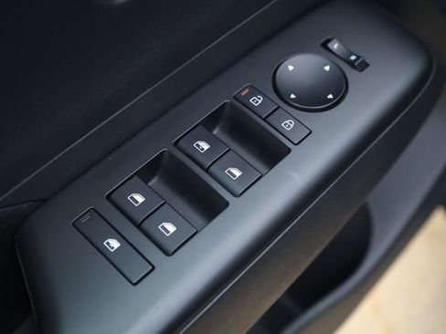 Certified 2025 Hyundai Kona SEL FWD image 11