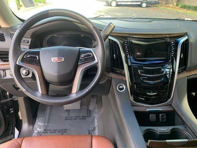 Used 2019 Cadillac Escalade Premium Luxury w/ Escalade Sport Edition AWD/4WD image 21