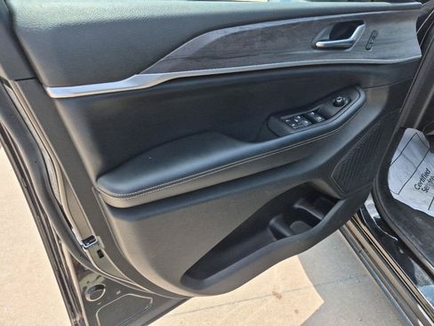 Used 2024 Jeep Grand Cherokee L Limited w/ Luxury Tech Group II AWD/4WD image 16