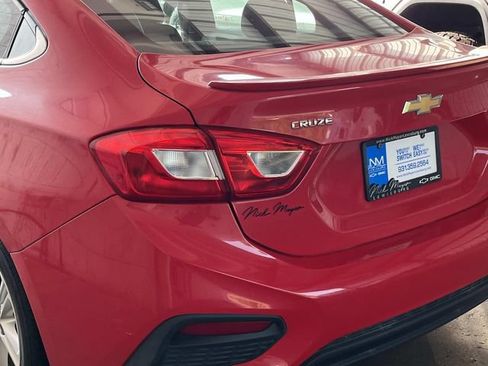 Used 2017 Chevrolet Cruze LT w/ Sun And Sound Package FWD image 10