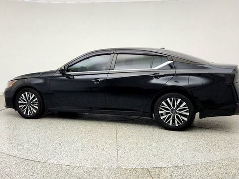 Used 2023 Nissan Altima 2.5 SV w/ SV Premium Package FWD image 8