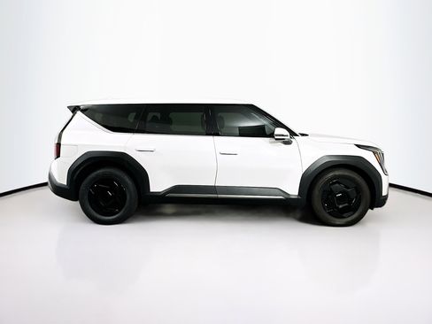 Used 2024 Kia EV9 Light Long Range RWD image 10