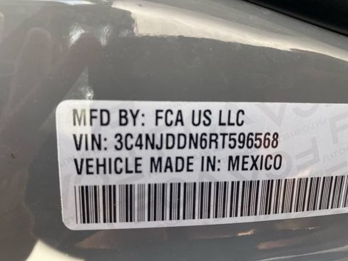 Used 2024 Jeep Compass Trailhawk AWD/4WD image 31