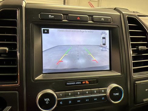 Used 2018 Ford Expedition Max Limited RWD image 19