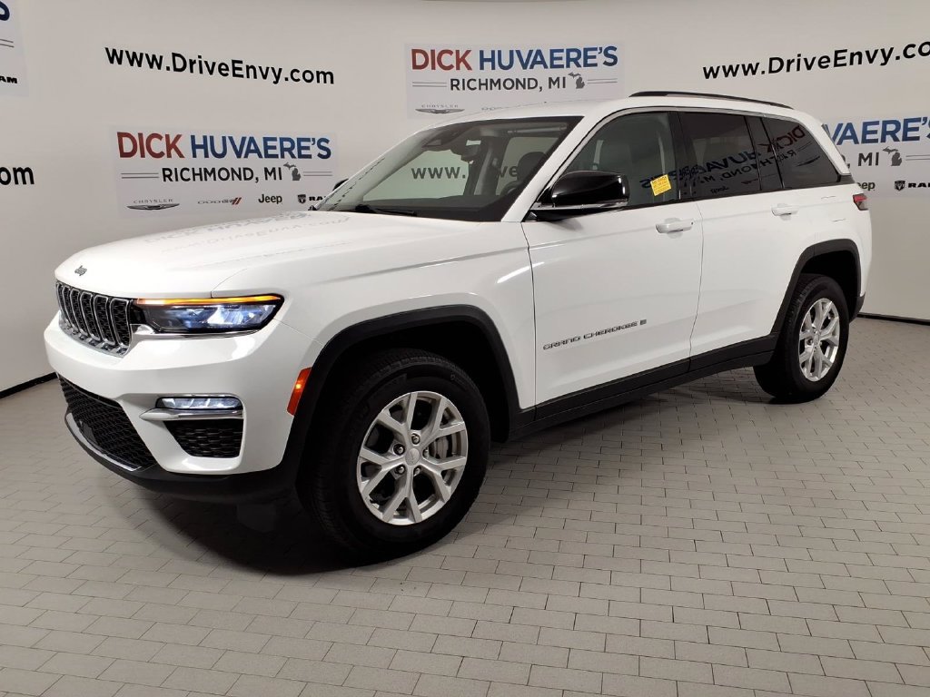 Used 2023 Jeep Grand Cherokee Limited AWD/4WD image 1