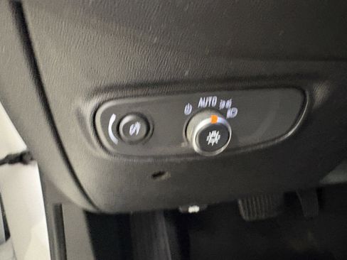 Used 2018 Chevrolet Equinox LS image 18