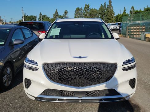 Used 2024 Genesis GV70 2.5T w/ Select Package AWD/4WD image 2