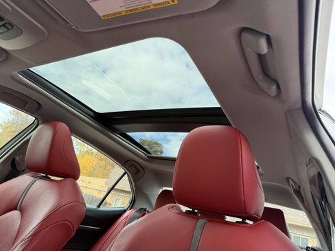 Used 2018 Toyota Camry XSE image 11