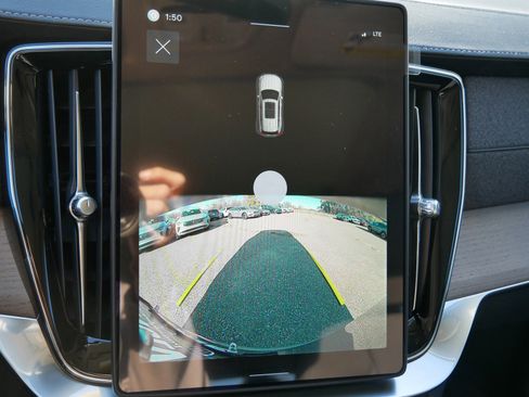 New 2026 Volvo XC90 B6 Core image 10