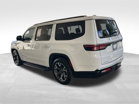 Used 2023 Jeep Wagoneer Series III w/ Preferred Equipment Group image 4