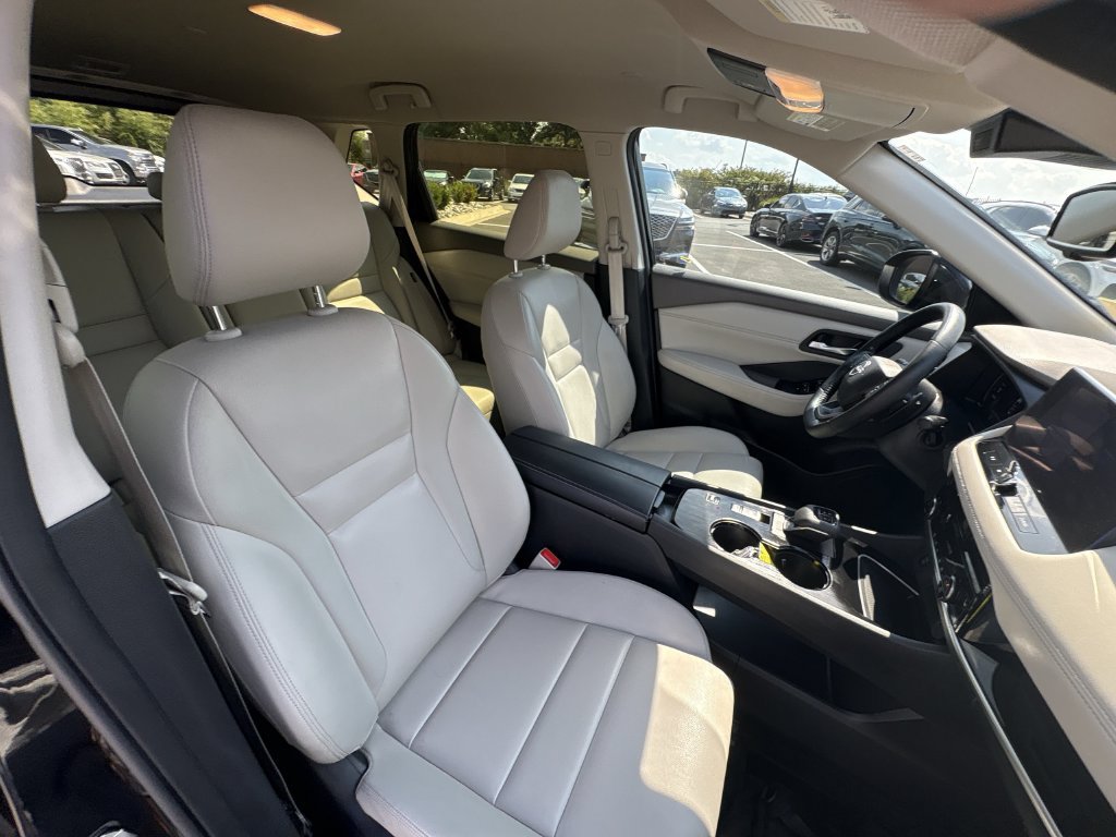 Used 2025 Nissan Rogue SL FWD image 33