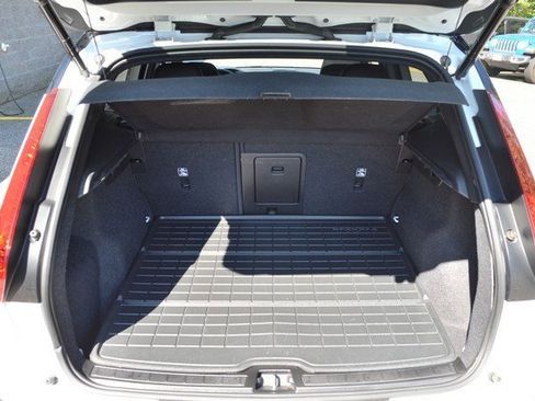 Used 2022 Volvo XC40 T5 R-Design w/ Climate Package image 39