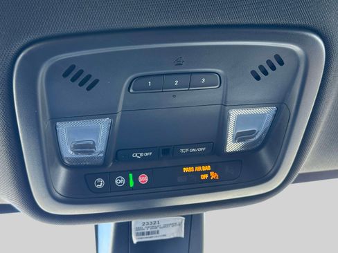 Certified 2023 Chevrolet Traverse LT image 34