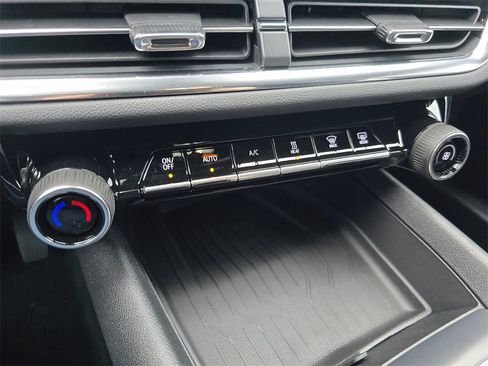 New 2026 Chevrolet Equinox EV LT image 25