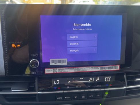 Used 2025 Toyota Sienna LE FWD image 13