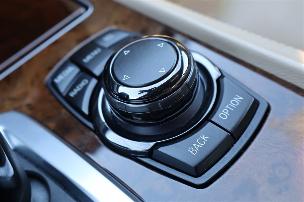 Used 2013 BMW 750Li RWD image 36