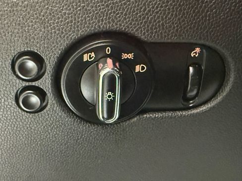 Used 2015 MINI Cooper 4-Door Hardtop w/ Media Package image 20