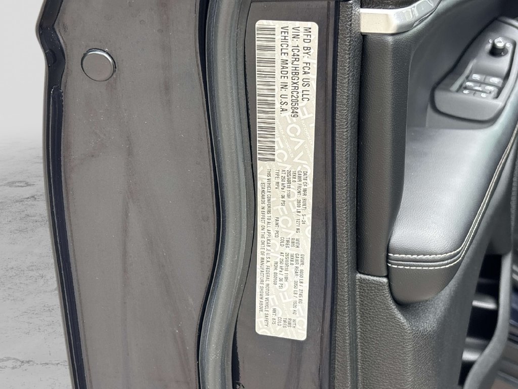 Used 2024 Jeep Grand Cherokee Limited AWD/4WD image 32