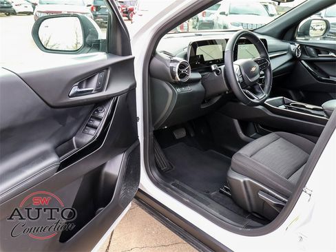 Used 2025 Chevrolet Equinox LT image 22