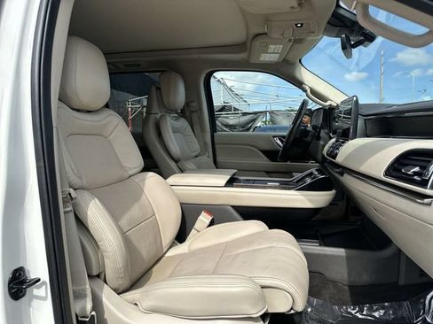 Used 2021 Lincoln Navigator Reserve w/ Luxury Package RWD image 24